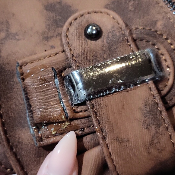 KL928 Crossbody Bag - Picture 7 of 16